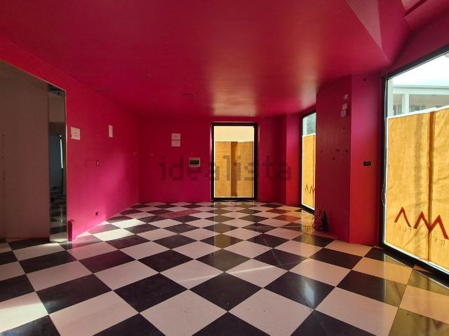 Locale in affitto di 250 m²