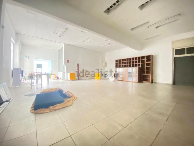 Locale in affitto di 250 m²