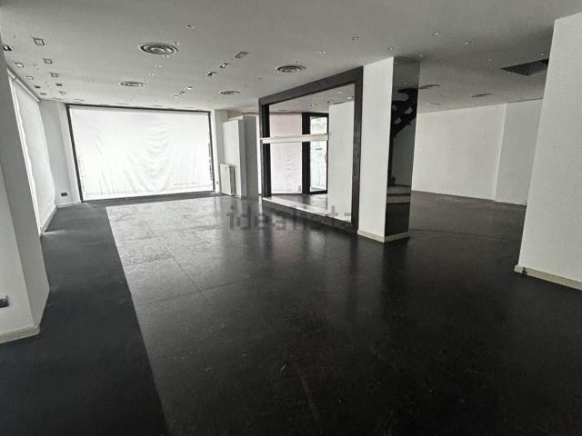 Locale in affitto di 250 m²