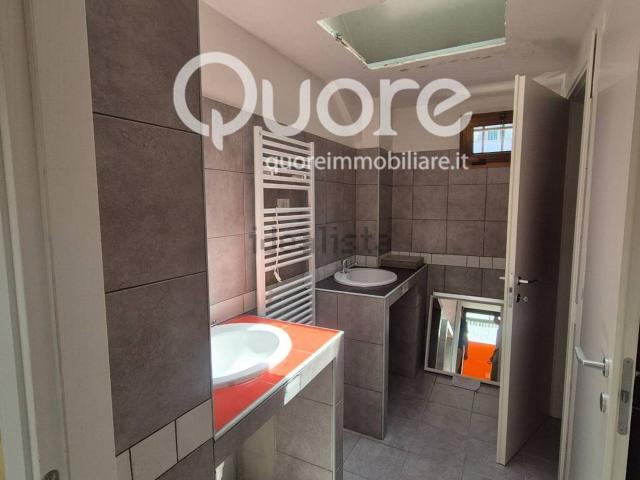 Locale in affitto di 250 m²