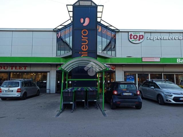 Locale in affitto di 250 m²
