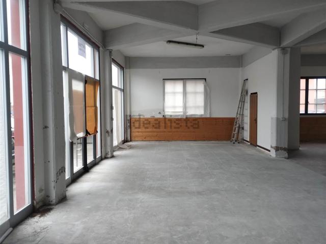 Locale in affitto di 250 m²