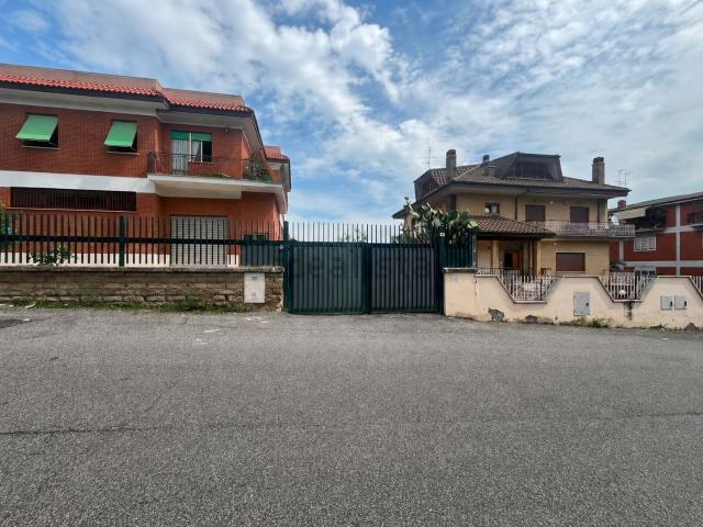 Locale in affitto di 250 m² in Via Castellana Sicula