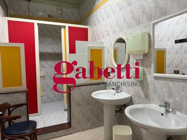 Locale in affitto di 250 m² in Via A. Manzoni, 45