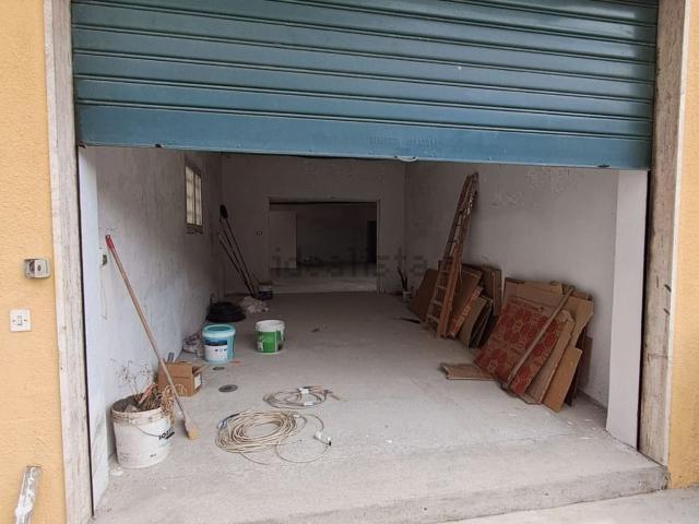 Locale in affitto di 250 m² in Via Aurelia Nord