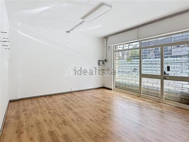 Locale in affitto di 250 m² in Via G. Perantoni Satta