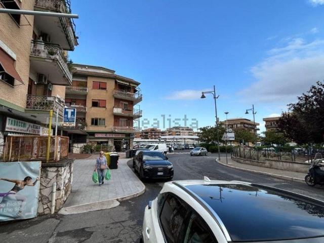 Locale in affitto di 250 m² in Via Gaspare Spontini