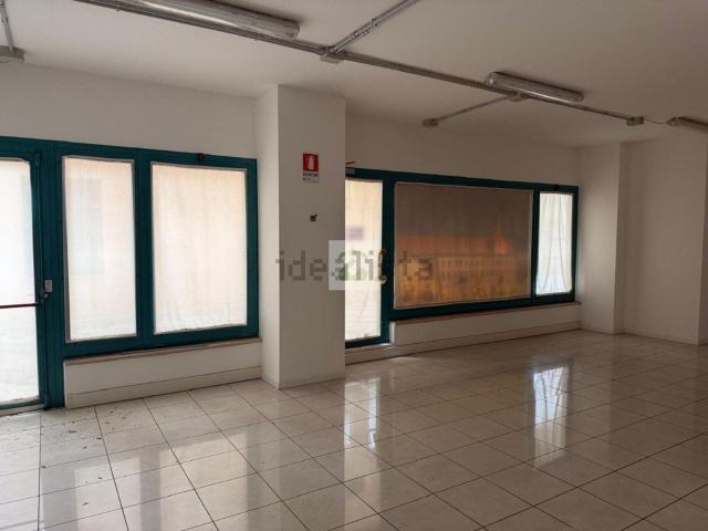 Locale in affitto di 250 m² in Via Don Francesco Faccin