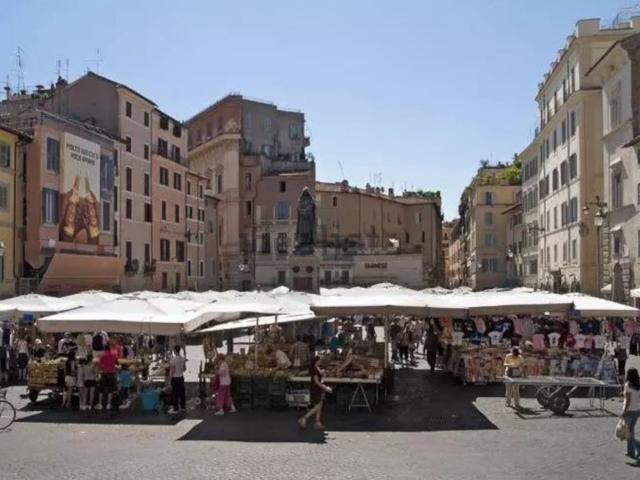 Locale in affitto di 250 m² in Via dei Giubbonari