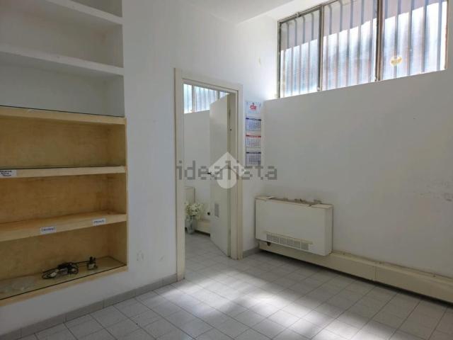Locale in affitto di 250 m² in Via del Casale Santarelli, 9