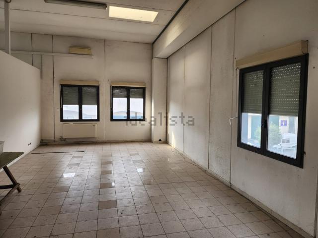 Locale in affitto di 250 m² in Via della Pace