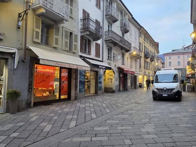 Locale in affitto di 250 m² in Via Édouard Aubert, 22