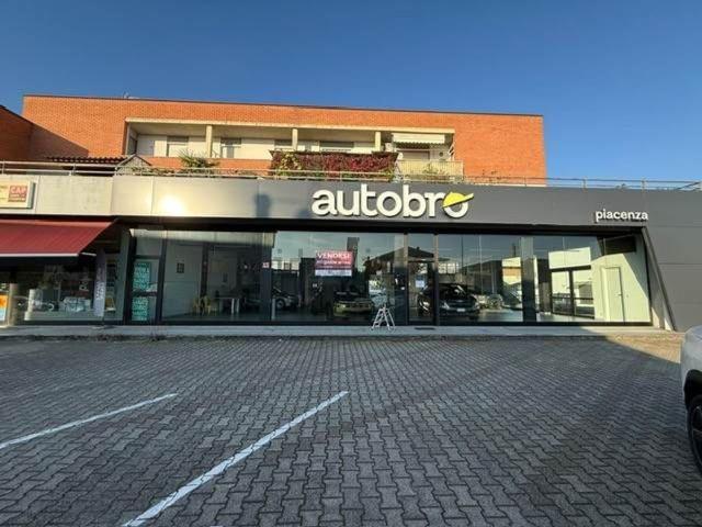 Locale in affitto di 250 m² in Via F.lli Bandiera, 50