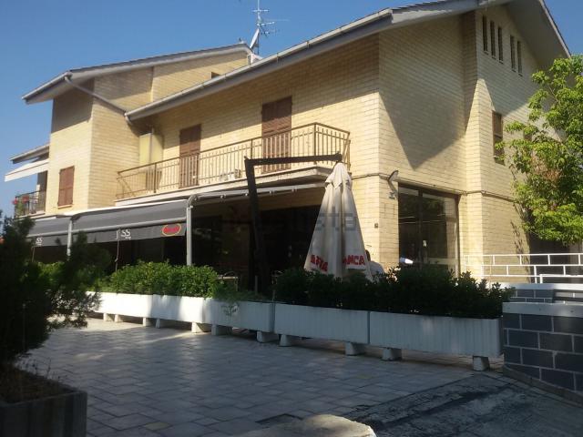Locale in affitto di 250 m² in Via Fonte della Quercia