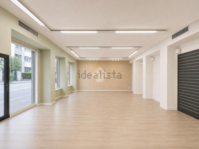 Locale in affitto di 250 m² in Via Fabio Filzi