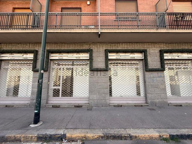 Locale in affitto di 250 m² in Via Lanzo, 65