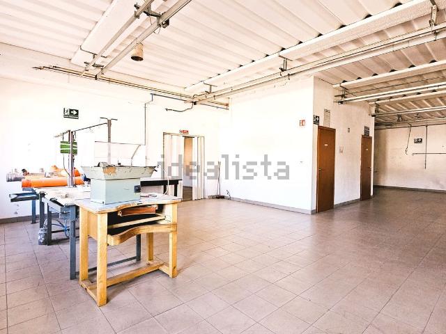 Locale in affitto di 250 m² in Via Leonardo da Vinci