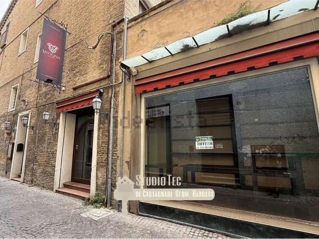 Locale in affitto di 250 m² in Via Mentana