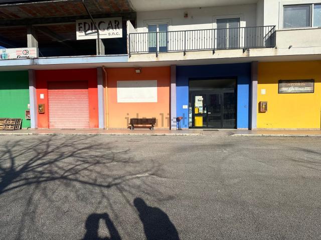 Locale in affitto di 250 m² in Via Napoli, 383