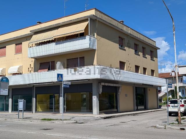 Locale in affitto di 250 m² in Via Sclavons, 176