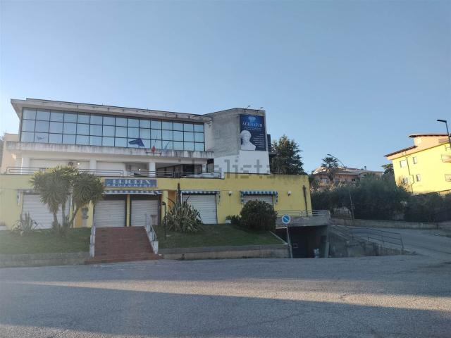 Locale in affitto di 250 m² in Via Paolo VI, 28