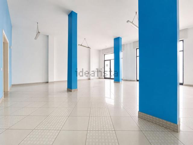Locale in affitto di 251 m²