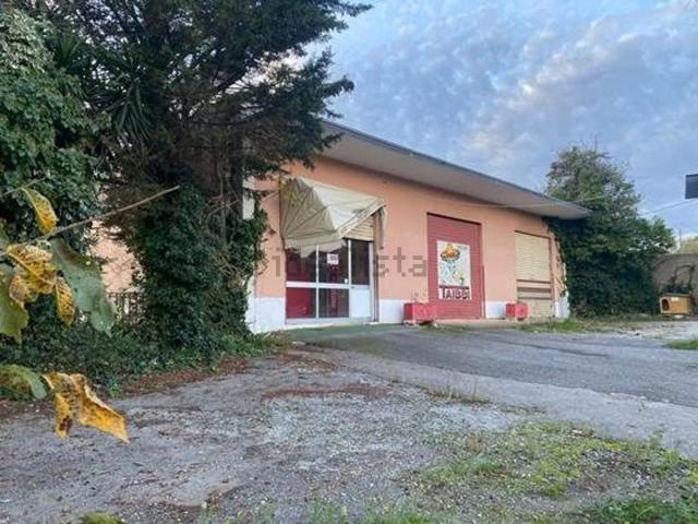 Locale in affitto di 252 m² in Via Santo Spirito