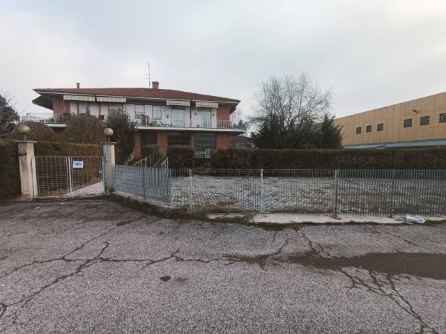 Locale in affitto di 252 m² in Strada del Santuario, 68