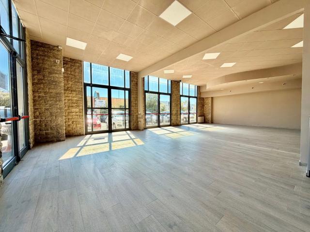 Locale in affitto di 255 m² in Via Amilcare Ponchielli, 21
