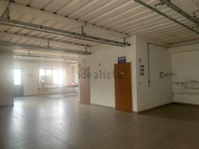 Locale in affitto di 255 m² in Via Aldo Moro