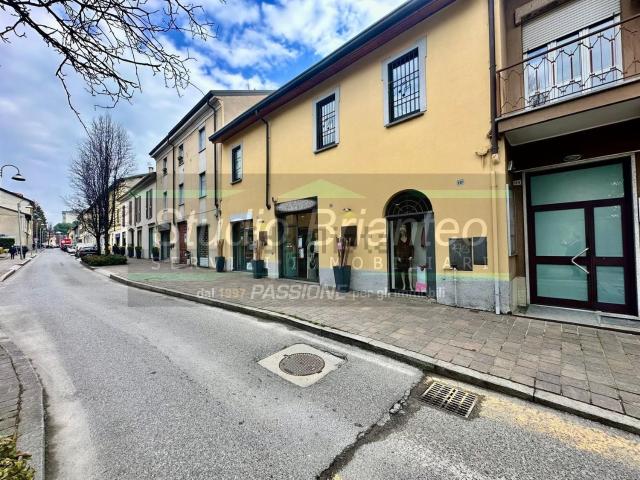 Locale in affitto di 255 m² in Via Francesco Cusani