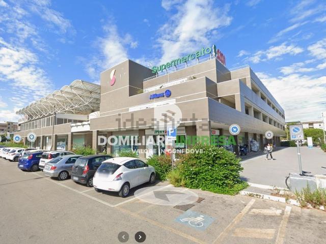 Locale in affitto di 255 m² in Via Marco Biagi, 12