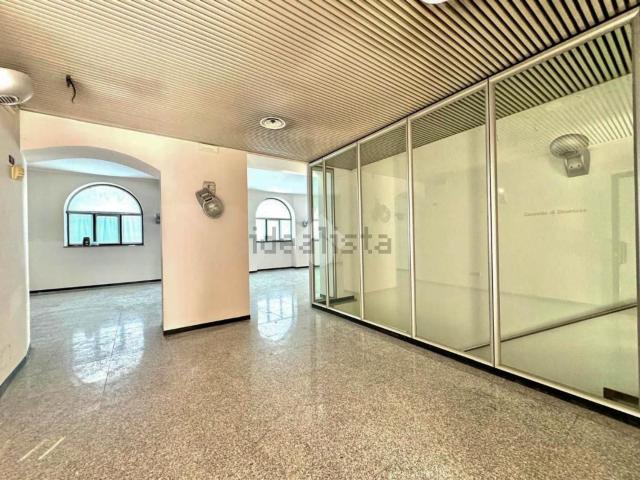 Locale in affitto di 255 m² in Via Roma, 39