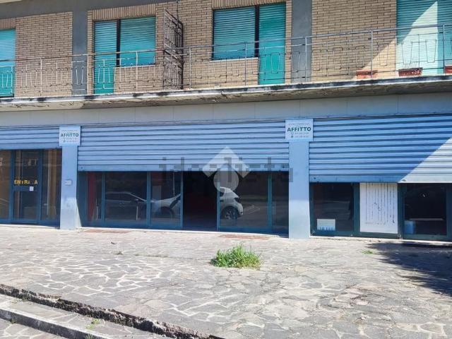 Locale in affitto di 256 m² in Piazza Che Guevara, 1