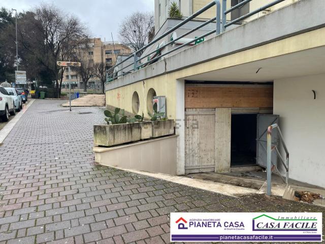 Locale in affitto di 258 m² in Via Dante Alighieri