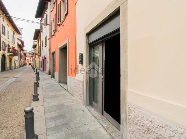 Locale in affitto di 25 m² in Via Zeveto, 1