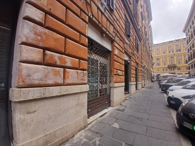 Locale in affitto di 25 m² in Via Raffaele Cadorna