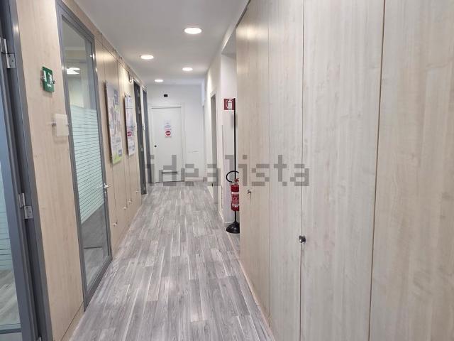 Locale in affitto di 260 m²