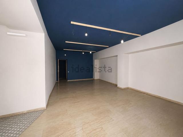 Locale in affitto di 260 m² in Via Camillo Cavour