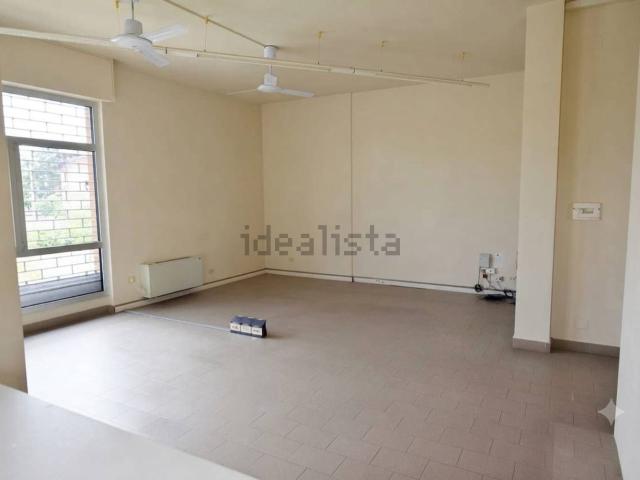 Locale in affitto di 260 m² in Via Alba, 46