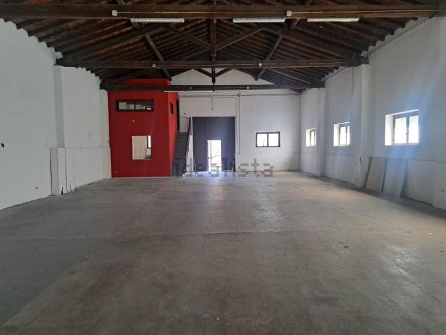 Locale in affitto di 260 m² in Via degli Esportatori, 18