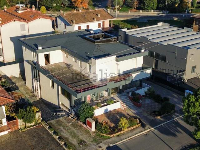 Locale in affitto di 260 m² in Via dei Zamboni, 35