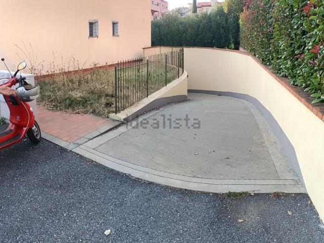 Locale in affitto di 260 m² in Via Monsignor Cambiaso, Albenga, SV