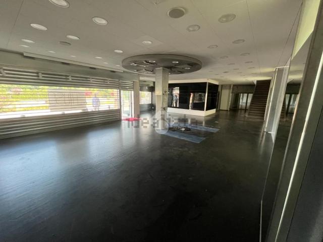 Locale in affitto di 260 m² in Via Ponticello, 34