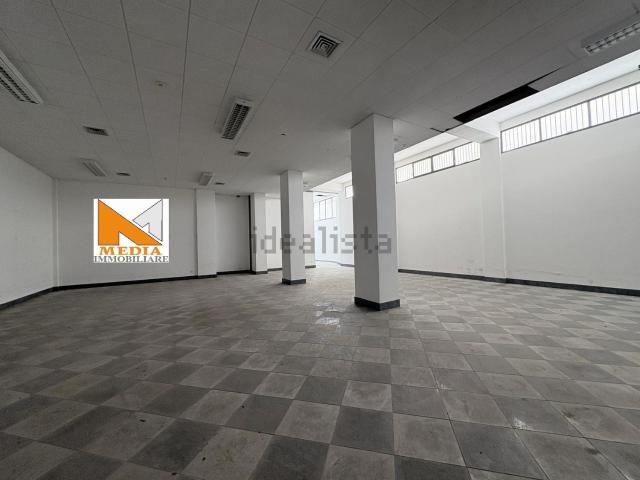 Locale in affitto di 260 m² in Via Turchia