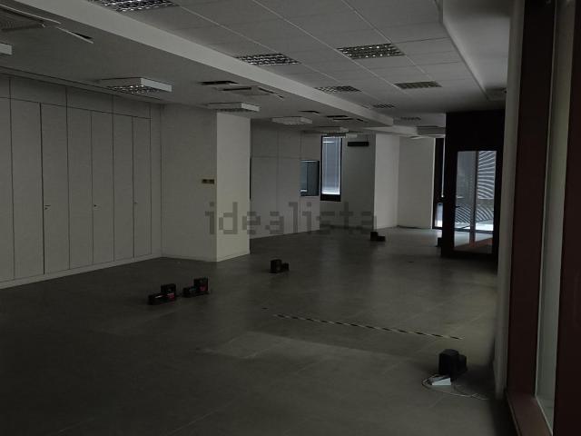 Locale in affitto di 260 m² in Viale Amerigo Vespucci