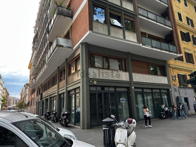 Locale in affitto di 260 m² in Viale Giulio Cesare, 101