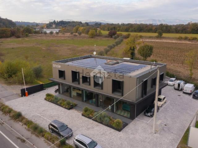 Locale in affitto di 260 m² in Località Rovere, 2