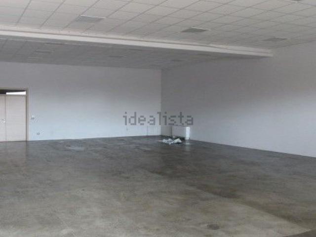 Locale in affitto di 260 m² in Piazza Luigi Tenco