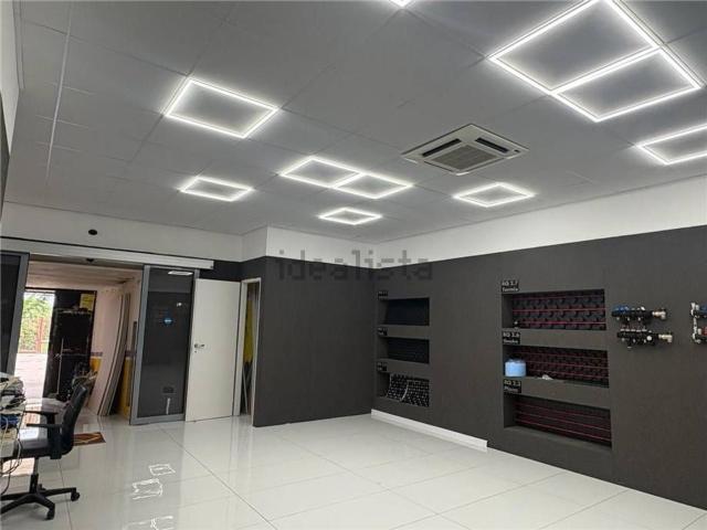 Locale in affitto di 265 m² in Via Giolitti, 21